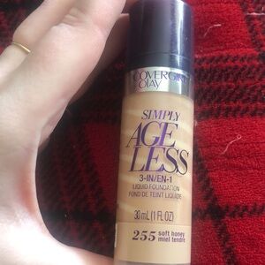 💄 NEW Covergirl + Olay Simply Ageless Soft Honey Foundation